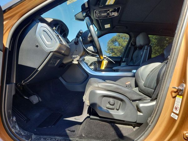 2016 LAND ROVER RANGEROVER SE — DENT
