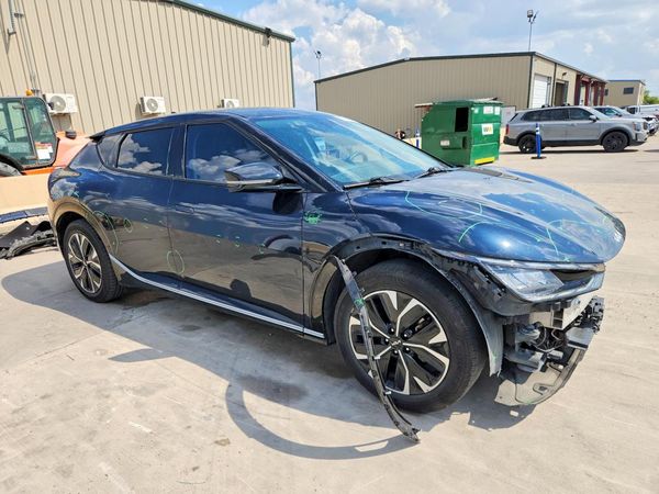 2023 KIA EV6 Light, Wind — Passenger 3/4