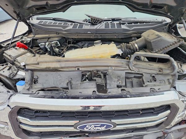 2025 FORD F150 Lariat — Engine bay