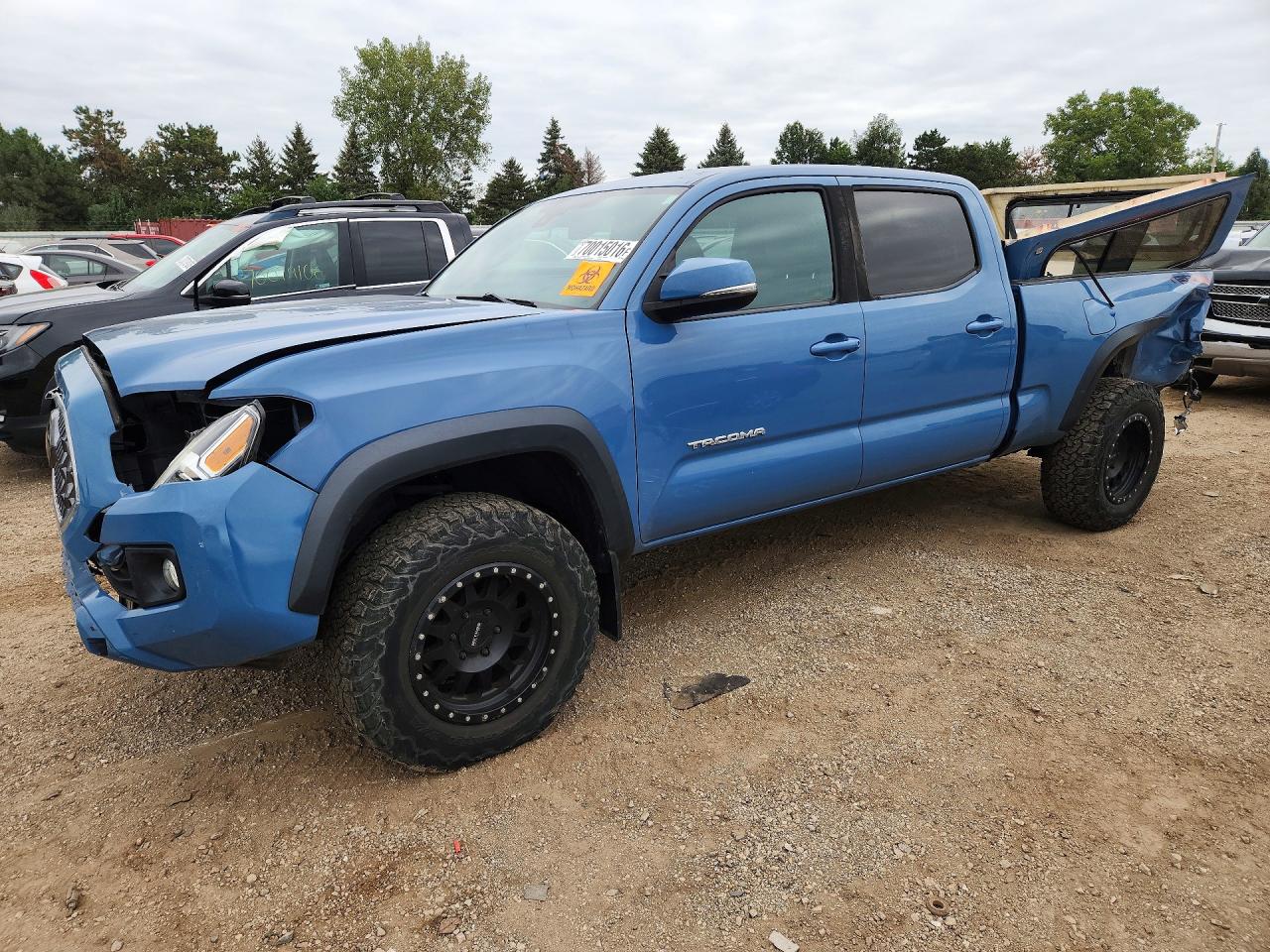 2019 TOYOTA TACOMA SR5 — Front 3/4