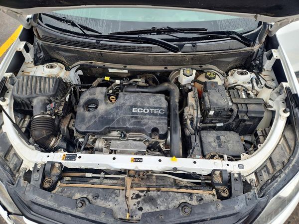 2019 CHEVROLET EQUINOX LT (1LT) — Engine bay