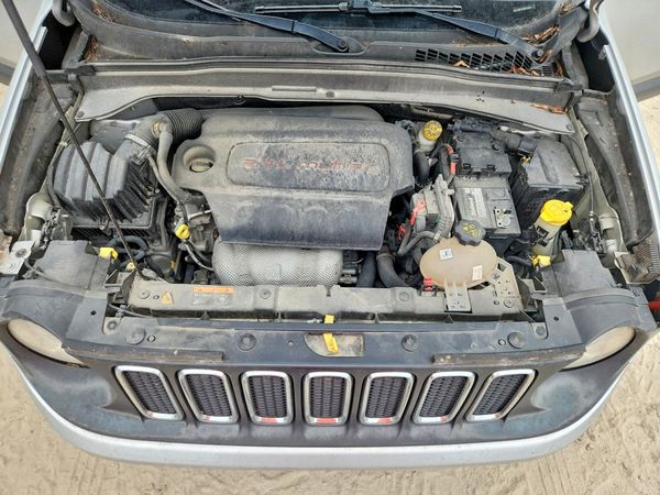 2016 JEEP RENEGADE — Engine bay