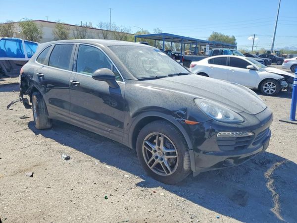 2014 PORSCHE CAYENNE — Passenger 3/4