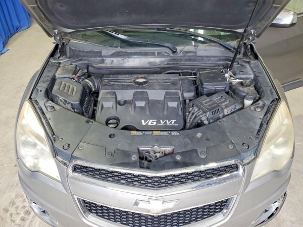 2012 CHEVROLET EQUINOX LTZ — Engine bay