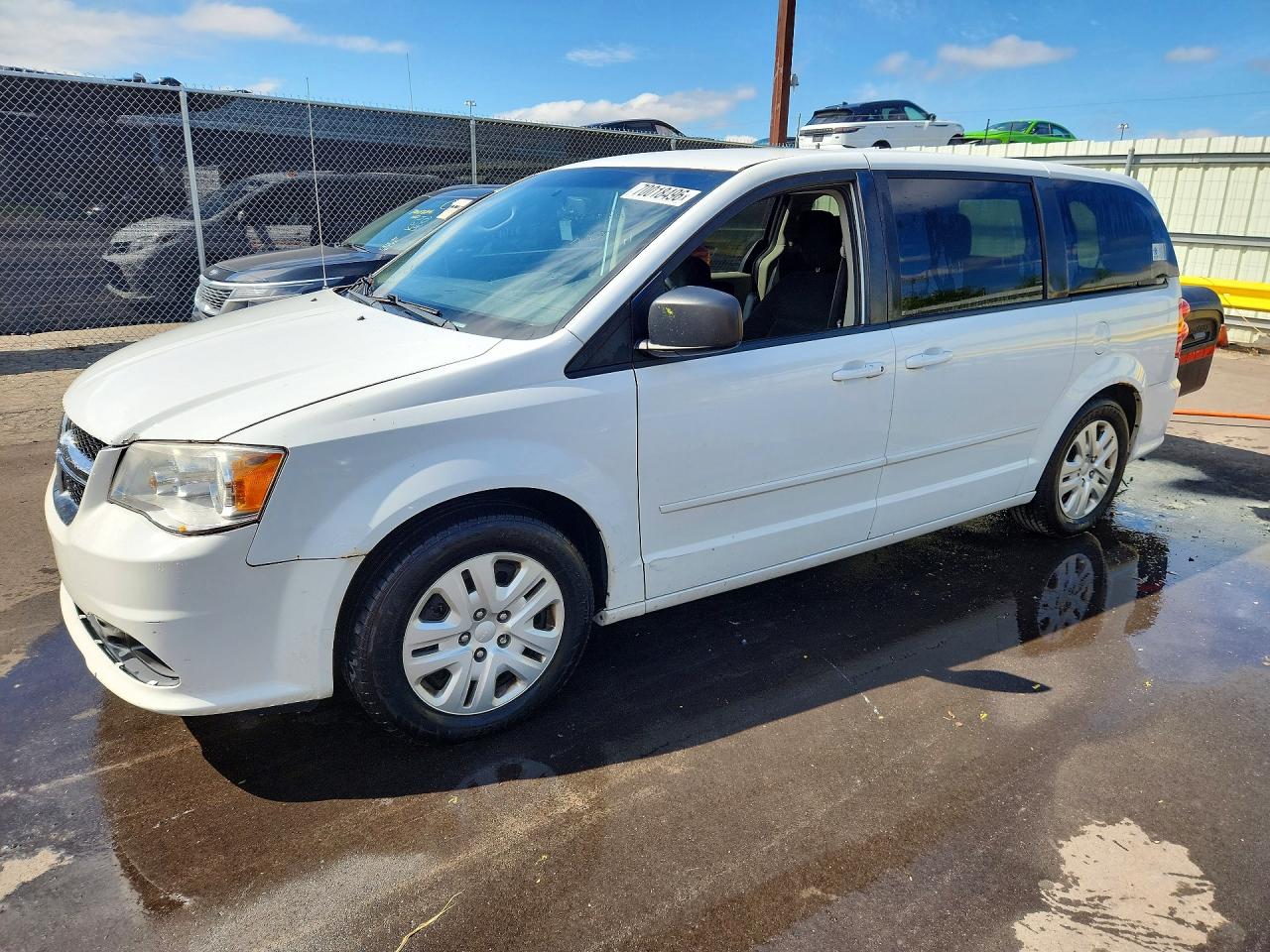 2016 DODGE GRAND CARAVAN SE — Front 3/4