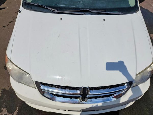2016 DODGE GRAND CARAVAN SE — Engine bay