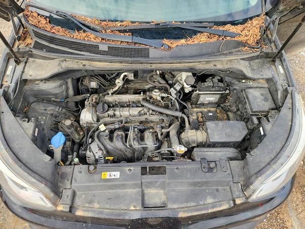 2015 KIA SOUL GL(Middle-low grade) — Engine bay