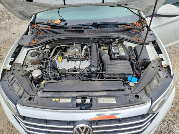 2020 VOLKSWAGEN JETTA S, R-Line — Engine bay