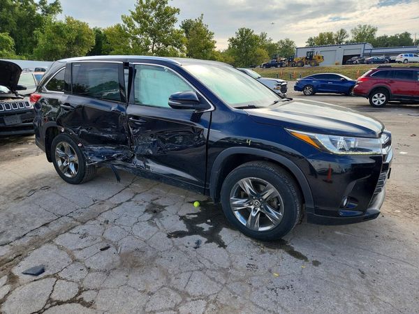 2017 TOYOTA HIGHLANDER Ltd/Ltd Platinum — Passenger 3/4