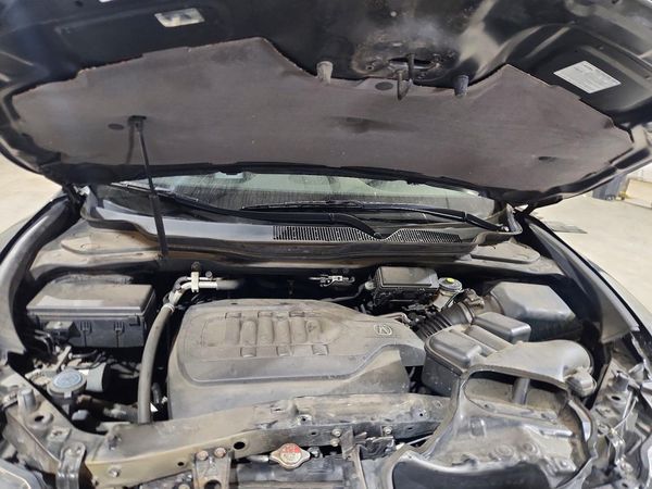 2015 ACURA MDX SH-AWD Tech — Engine bay