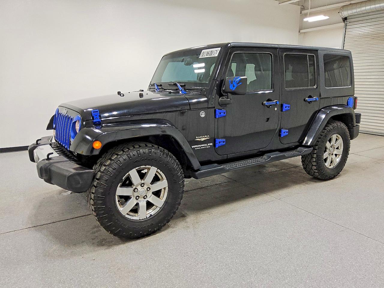 2015 JEEP WRANGLER UNLIMITED Sahara — Front 3/4