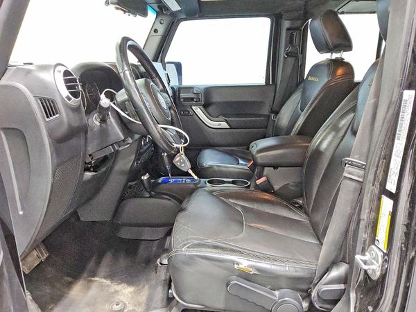 2015 JEEP WRANGLER UNLIMITED Sahara — DENT