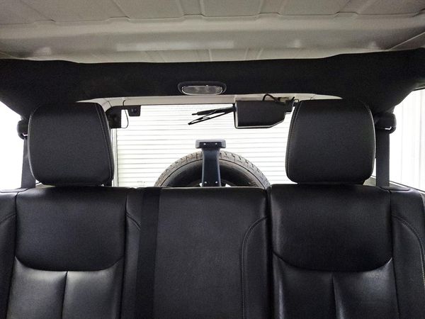 2015 JEEP WRANGLER UNLIMITED Sahara — SUVN