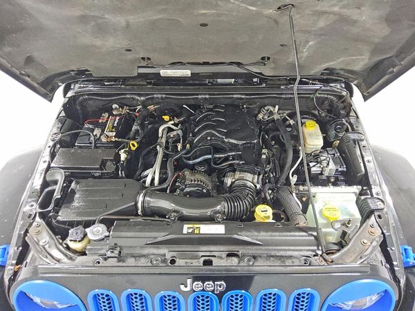 2015 JEEP WRANGLER UNLIMITED Sahara — Engine bay