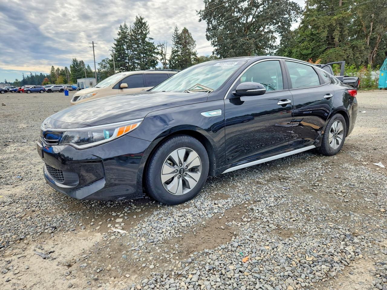 2017 KIA OPTIMA Hybrid Base — Front 3/4