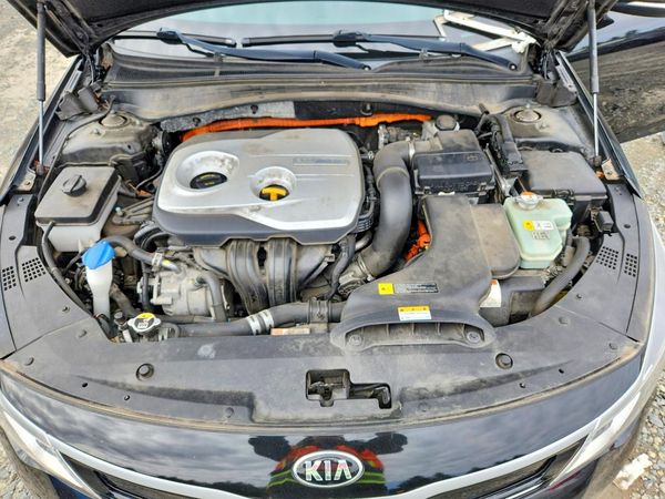 2017 KIA OPTIMA Hybrid Base — Engine bay