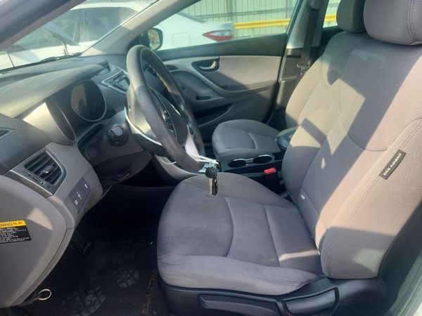 2012 HYUNDAI ELANTRA GLS(Middle grade) — DENT