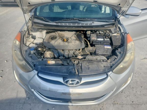 2012 HYUNDAI ELANTRA GLS(Middle grade) — Engine bay