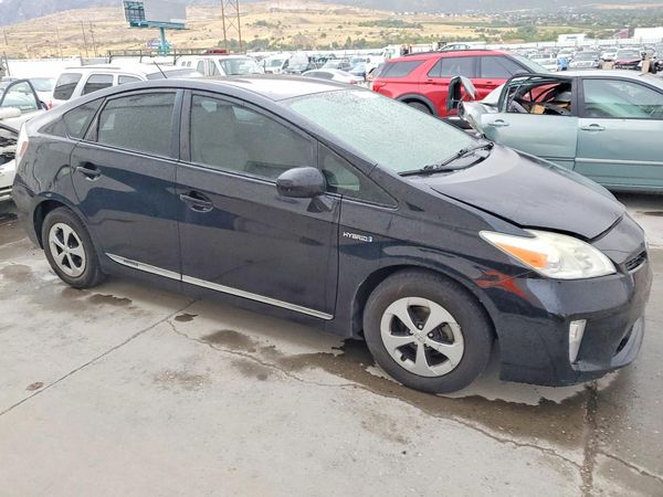 2012 TOYOTA PRIUS — Passenger 3/4