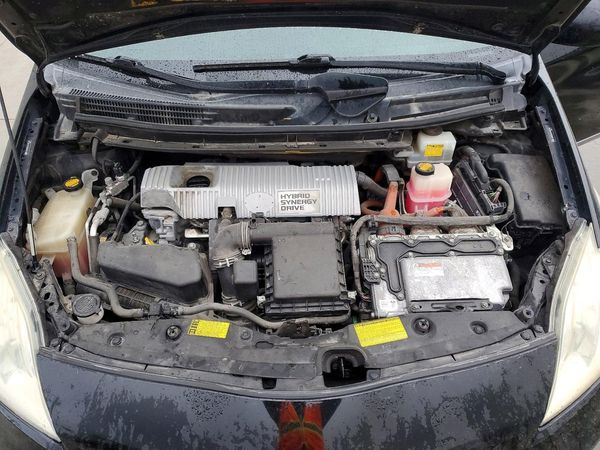 2012 TOYOTA PRIUS — Engine bay