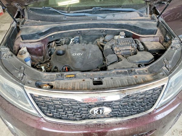 2015 KIA SORENTO GL — Engine bay