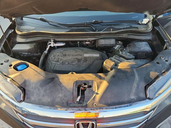 2016 HONDA PILOT EXL — Engine bay
