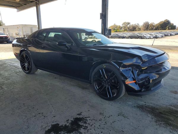 2016 DODGE CHALLENGER SXT — Passenger 3/4