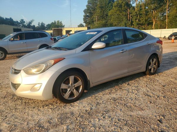 2013 HYUNDAI ELANTRA — DSFA — Front 3/4