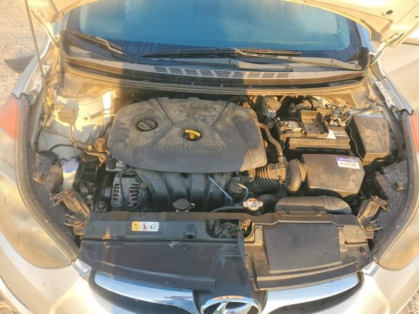 2013 HYUNDAI ELANTRA — Engine bay