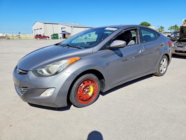 2013 HYUNDAI ELANTRA — DSFA — Front 3/4