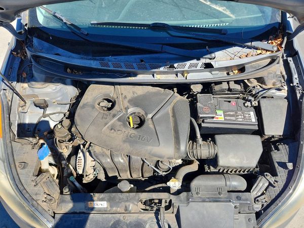 2013 HYUNDAI ELANTRA — Engine bay