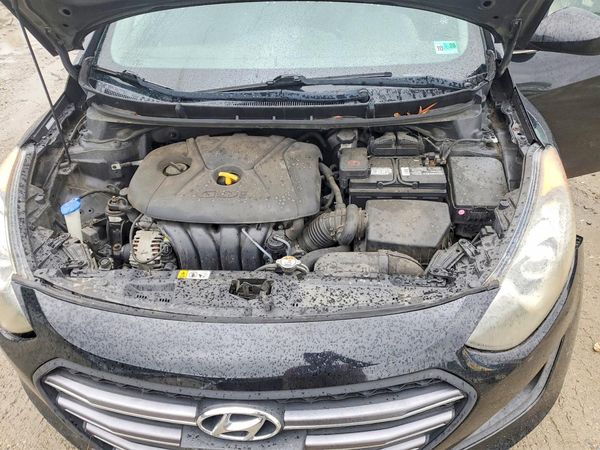 2016 HYUNDAI ELANTRA — Engine bay