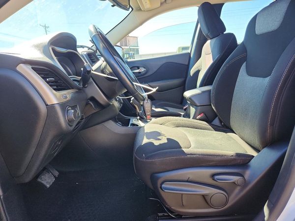 2016 JEEP CHEROKEE Sport — DENT