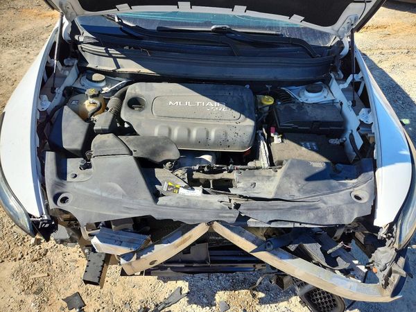 2016 JEEP CHEROKEE Sport — Engine bay