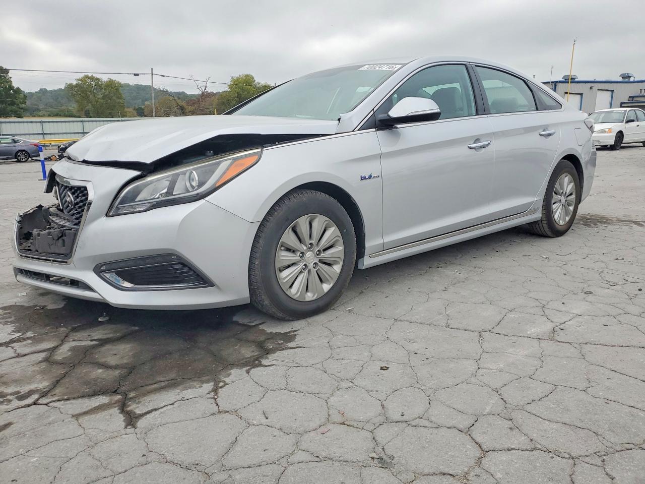 2016 HYUNDAI SONATA GL (Middle-Low) — Front 3/4