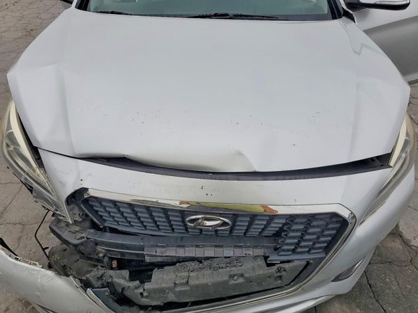 2016 HYUNDAI SONATA GL (Middle-Low) — Engine bay
