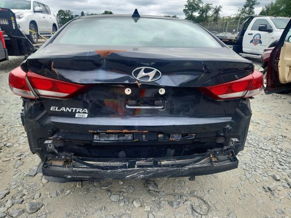 2017 HYUNDAI ELANTRA SE Base — DIRR