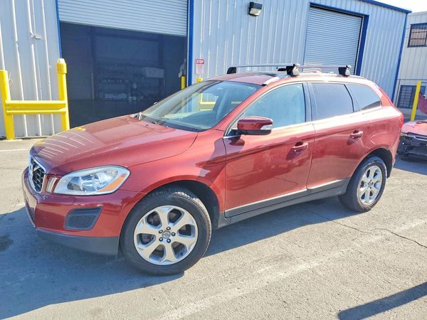 2013 VOLVO XC60 — DSFA — Front 3/4
