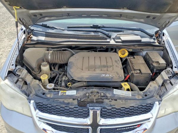 2014 DODGE GRAND CARAVAN SXT — Engine bay