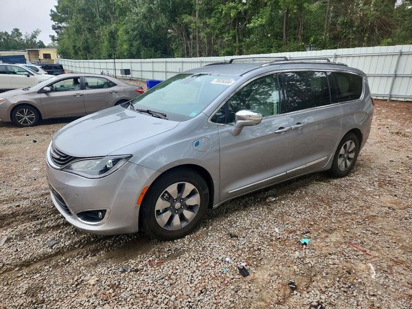 2018 CHRYSLER PACIFICA — DSFA — Front 3/4