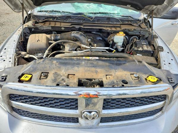 2016 RAM 1500 SLT — Engine bay