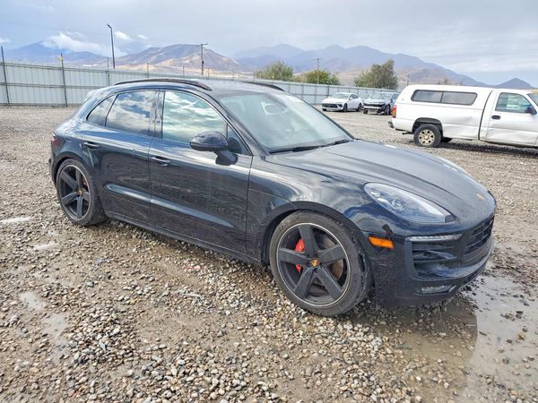2017 PORSCHE MACAN — Passenger 3/4