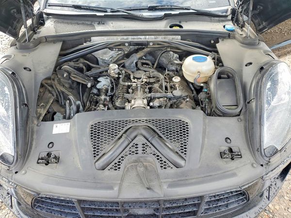 2017 PORSCHE MACAN — Engine bay