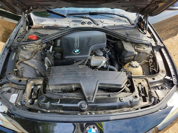 2016 BMW 328 SA — Engine bay