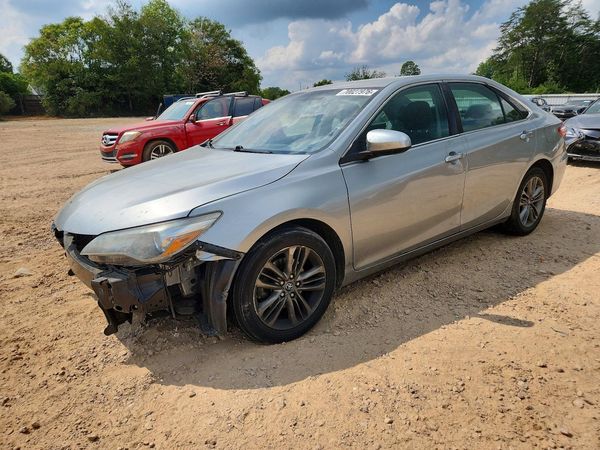 2017 TOYOTA CAMRY LE/SE/XLE/XSE — Front 3/4