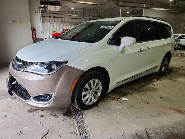 2018 CHRYSLER PACIFICA — DSFA — Front 3/4