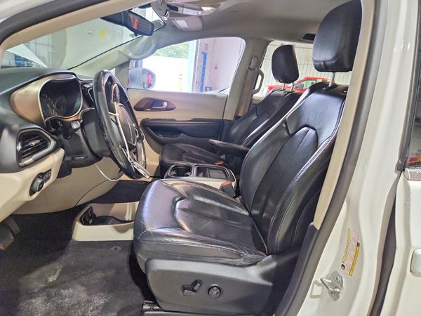 2018 CHRYSLER PACIFICA Touring L — DENT