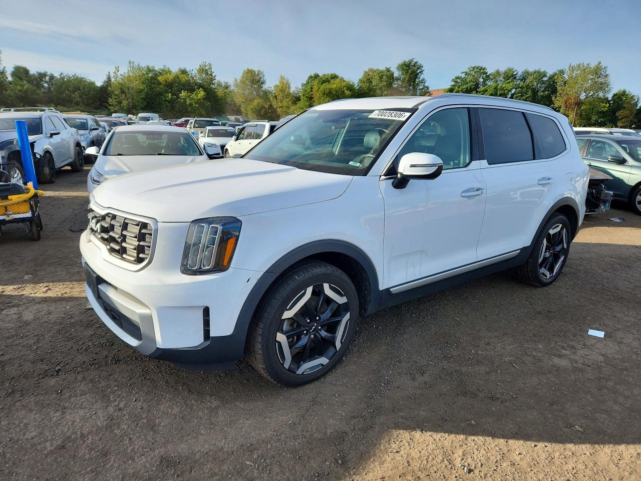 2023 KIA TELLURIDE S — Front 3/4