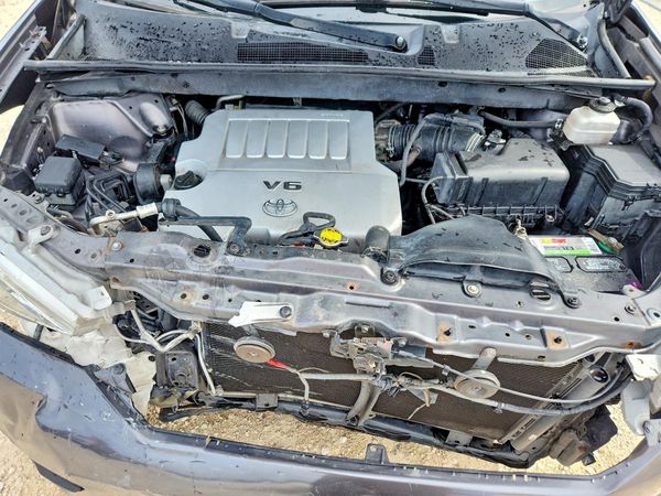 2013 TOYOTA HIGHLANDER Base/Hybrid — Engine bay