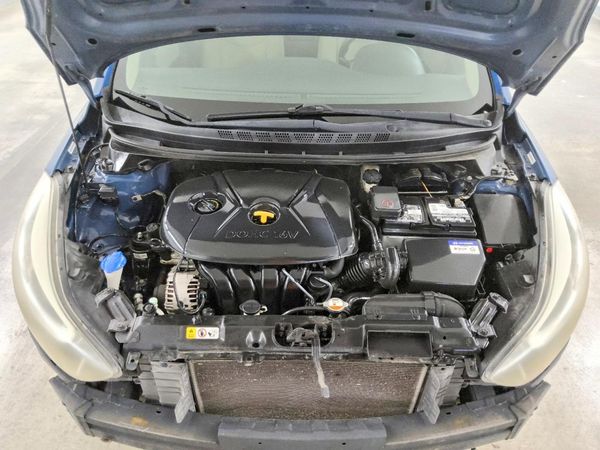 2014 HYUNDAI ELANTRA GLS (Middle) — Engine bay
